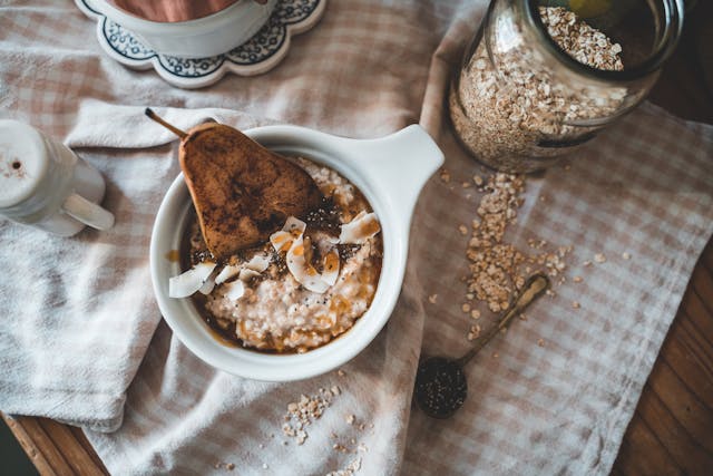 Oatmeal made with whole oats is a blood sugar-friendly food