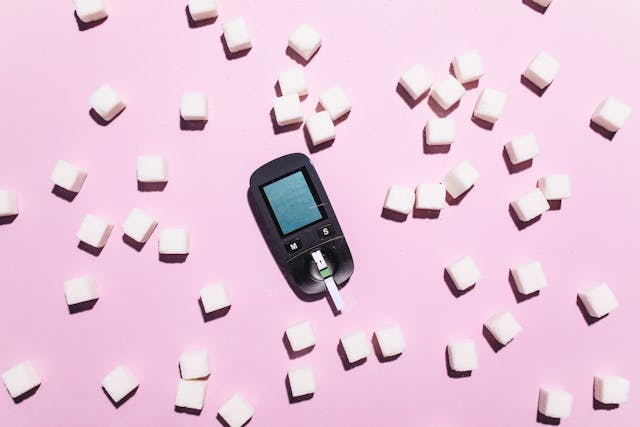 Diabetes device to take a blood sample and check your blood sugar level